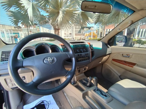 Imagen 6 de 14 de Toyota Fortuner 4x4