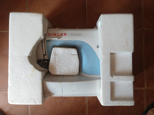 Imagen 4 de 4 de Máquina De Coser Singer Simple