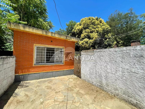 Venta De Tres Propiedades, Al Frente, Medio Y Fondo, Ubicada En Las Toscas Sur. Inm Atlántida.