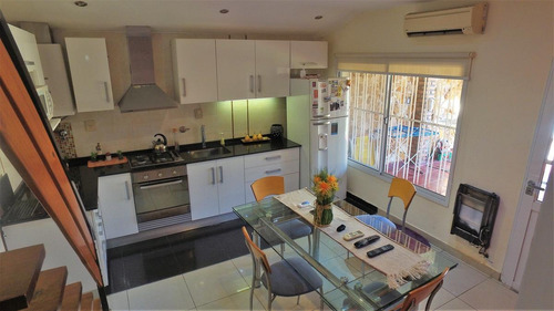 Imagen 10 de 30 de Venta · Casa · 4 Dormitorios · Patio · Quincho Completo · Terraza · Remodelada · Alberdi