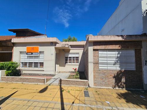 Casa Americana Con Quincho Y Salida A Dos Calles