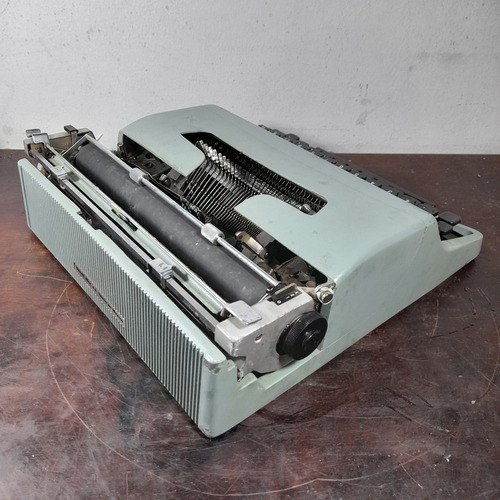 Imagem 5 de 8 de Máquina De Escrever Lettera 32 P/conserto Peças Ou Decoração