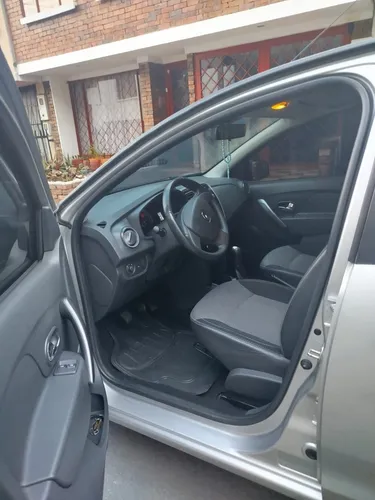 Renault Logan 1.6 Privilege / Intens