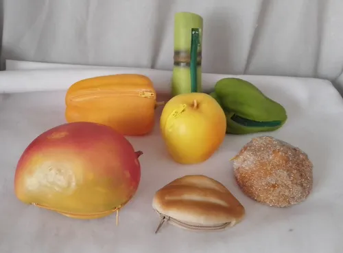 Monederos de frutas y verduras sale
