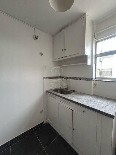 Centro Ref Y1715 Apartamento En Alquiler (ejido Y Av. 18 De Julio) A Metros De La Intendencia
