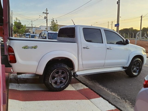 Imagem 4 de 12 de Hilux 2.7 Srv 4x2 Cd 16v Flex 4p Automático