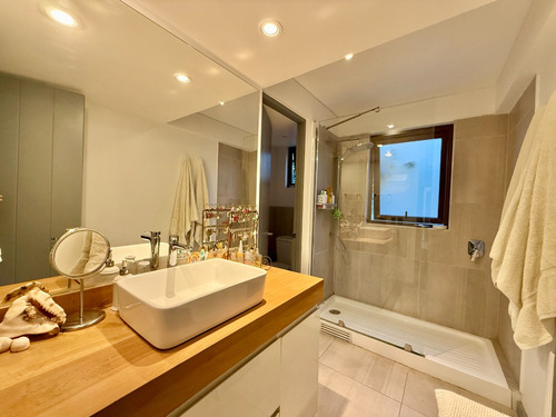 Amoblada En Condominio // 5 Dorm + 5 Baños / Piscina