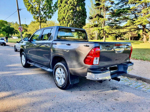 Imagen 7 de 12 de Toyota Hilux 2016 2.7 Cd Srv Vvti 4x2 - A3