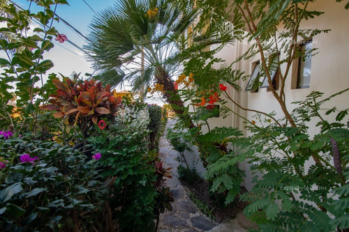 Casa De Lujo En Venta En Ajijic Con Alberca Y Terraza Con Vista A La Laguna