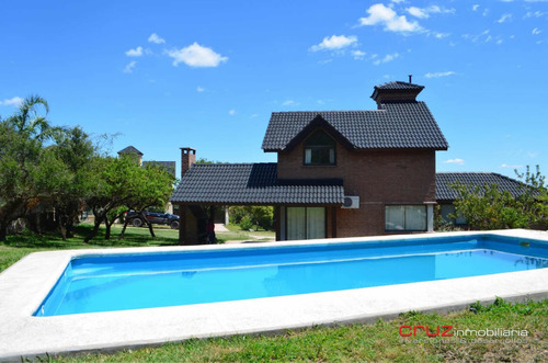 Vendo Casa Barrio Privado 4 Ambientes, 2 Baños, Pileta