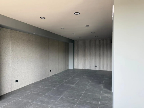 Comercial, Notaria, Centro Medico, Restaurante.