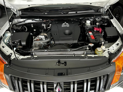 Mitsubishi L200 Triton 2.4 16V TURBO DIESEL GL CD 4X4 MANUAL