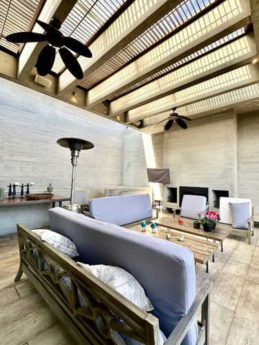Valle Escondido Arq. G. Mardones: Lujo, Vistas Y Ambientes