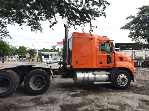 Imagen 3 de 9 de Tractocamion Mack Pinnacle