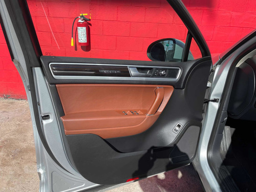 Imagen 12 de 14 de Volkswagen Touareg 2017 3.0 V6 Tdi At