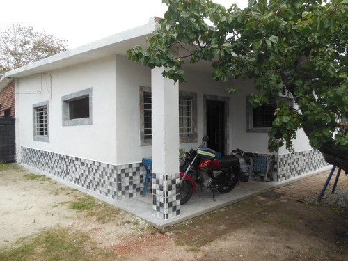 Casa En Alquiler De  2 Dormitorios En San José De Carrasco (ref: Hpi-1422)