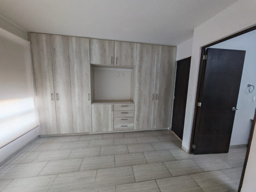 Fracc. Vista Azul A Unos Pasos De Tec Milenio Cerca Del Libram.surpte Casa En Esquina De 4 Recamaras Con Closets Y Estudio En Pb, Espacios Amplio E Iluminados
