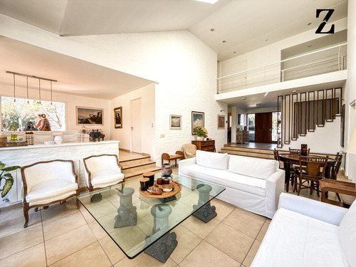 Casa En Venta De 1800 M2 De Lote Y 550 M2 Cubiertos En La Horqueta