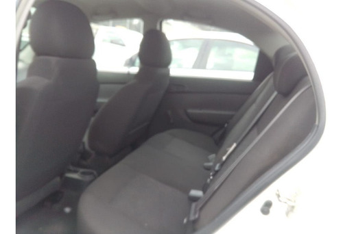Imagen 6 de 7 de Chevrolet Aveo 2018 1.5 Ls Mt
