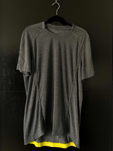 Lululemon Playera Gris Sport Fitness Running