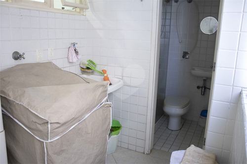 Imagem 16 de 17 de 02 Dormitórios, 01 Sala Com 02 Ambientes, 01 Cozinha, Área De Serviço, 01 Vaga. - Reo571033