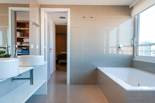 Imagen 18 de 29 de Espectacular Triplex En Playa Mansa, Moderno Con Amenties (ref: Lij-4787)