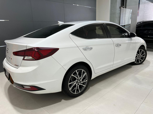 Hyundai Elantra Hibrido 2.0 Limited Tech Navi At