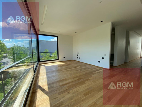Imagen 13 de 30 de Moderna Casa - Los Lagos