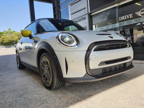 Imagen 2 de 13 de Mini Cooper Se 3 Door Iconic Automático 2022
