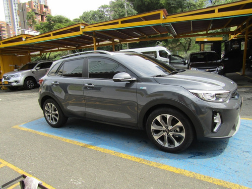 Imagen 8 de 15 de Kia Stonic Zenith Hibrido 1.0 Mod 2022
