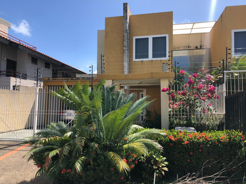 Hermosa Casa En La Urb. Arivana - Puerto Ordaz Ve02-1932po-icar