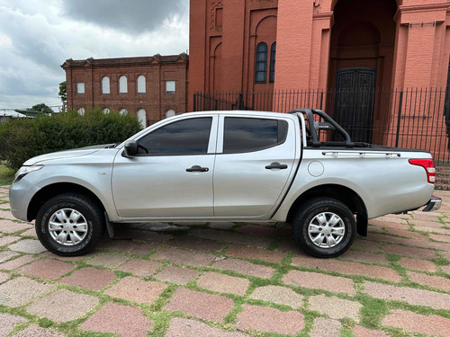 Imagen 3 de 17 de Mitsubishi L200 2.4 Cab Dob 4x4 2abag Abs Espejos Pr.caja