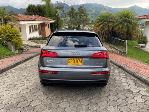 Audi Q5 2.0t : Black-line Tfsi S-tronic