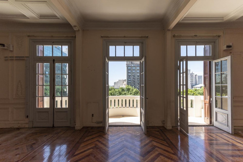 Espectacular Apartamento De Estilo De 400 M2, Av. 18 De Julio Frente A Plaza Del Entrevero