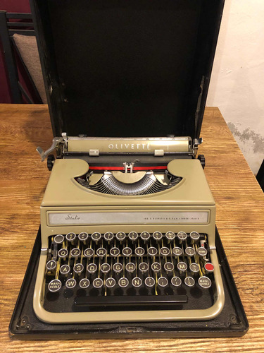 Máquina De Escribir Olivetti Studio 42