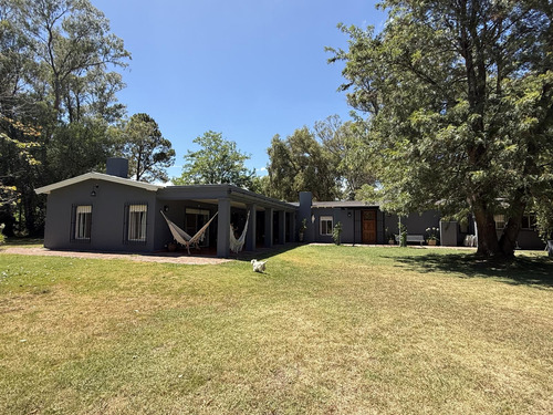 Encantadora Casa Quinta A La Venta En El Prestigioso Barrio La Araucaria| Lobos