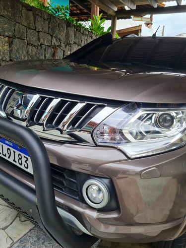 Mitsubishi Triton 2.4 Hpe-S Cab. Dupla 4X4 Aut. 4P