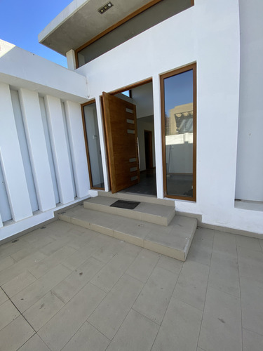 Hermosa Casa En Avenida Blanca Estela Concón