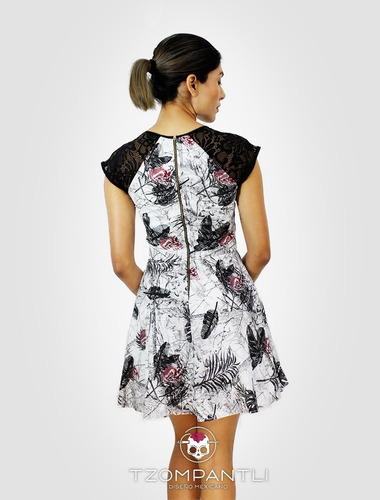 Imagen 2 de 3 de Vestido Circular Cráneos Con Encaje