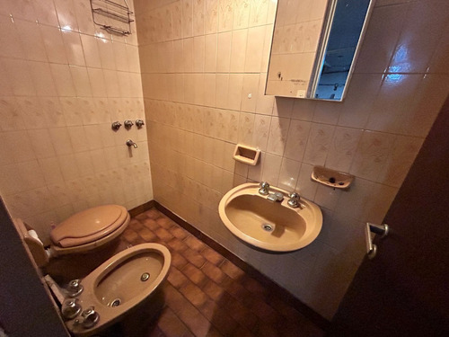 Casa En Alquiler En Excelente Zona De 5amb Con Dependencia Y Escritorio En Villa Devoto