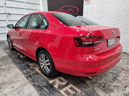 Imagen 4 de 14 de Volkswagen Jetta 2016 2.5 Trendline At