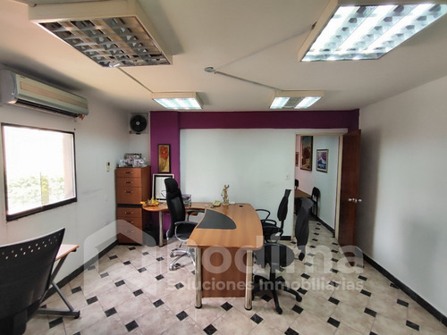 Oficina En Alquiler - Piso 5, Torre Capitolio, Calicanto, Maracay