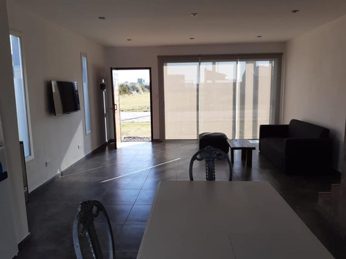 Hermoso Duplex A Estrenar 3amb. A La Calle Con Cochera A 2 Cuadras Del Mar - Camet Norte