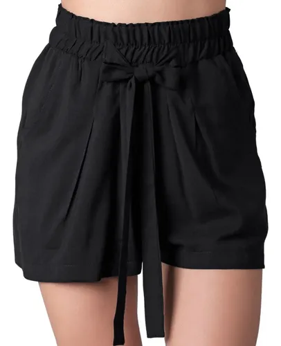 Outfit con short negro de tela sale