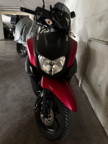 Moto Nueva, Sin Rayas Ni Desgaste, Guardada Con Cobertor