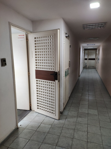 Imagen 2 de 14 de Oficina En Venta Centro Comercial Miranda