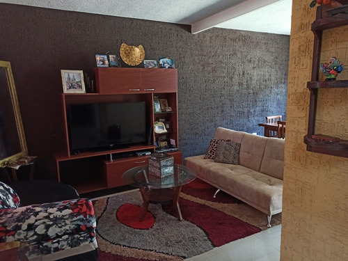 Imagen 3 de 9 de Cómoda Casa En Conjunto Privado