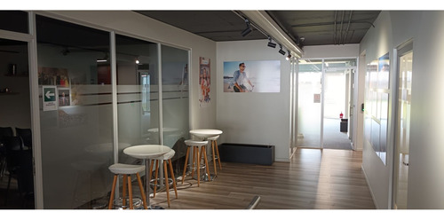 Arriendo Local Comercial De 289.42 M2, Metro Pedro De Valdi