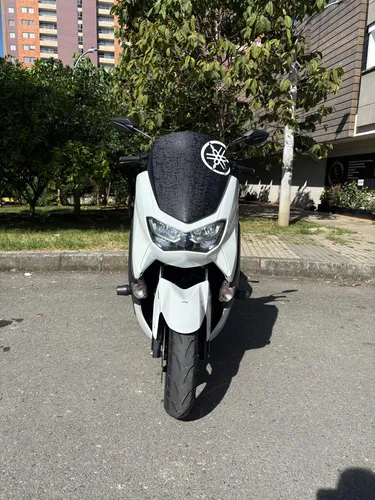 Yamaha N-max Connected
