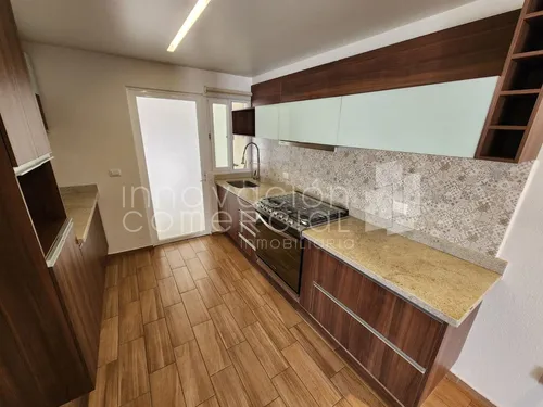 Casa En Renta En Zibata, 4 Recámaras, Privada Con Alberca